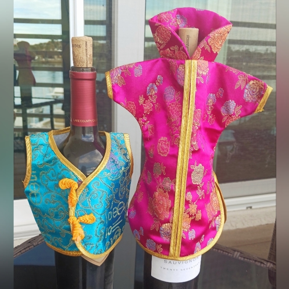 NWOT Wine Bottle Decor-Pink and Blue Brocade